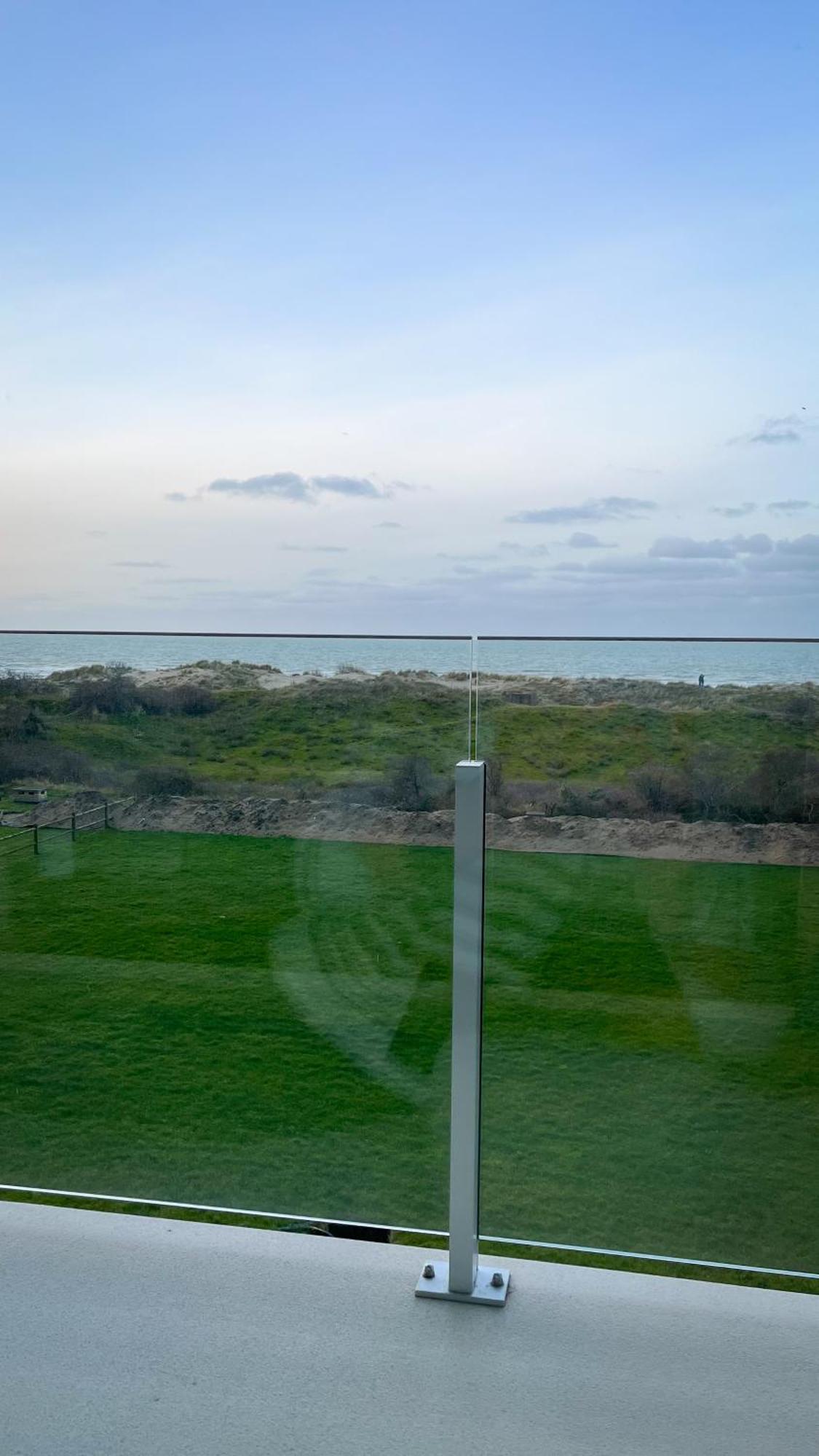 Superbe Studio Avec Une Magnifique Vue Sur La Mer. De Panne Exteriör bild